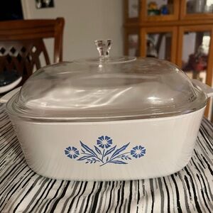4qt Pyrex casserole dish cornflower pattern